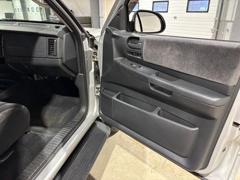 Used 2003 Dodge Dakota SXT image 18