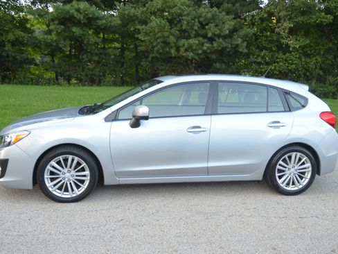Used 2013 Subaru Impreza 2.0i Premium Hatchback AWD/4WD image 1