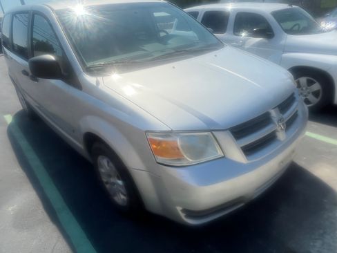 Used 2008 Dodge Grand Caravan SE FWD image 3