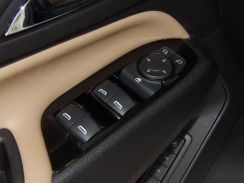 Certified 2024 Chevrolet Equinox Premier image 17