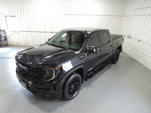Used 2023 GMC Sierra 1500 4WD Crew Cab Elevation image 21