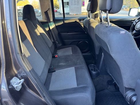 Used 2016 Jeep Patriot Latitude image 14