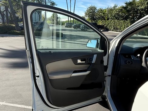 Used 2013 Ford Edge SEL image 24