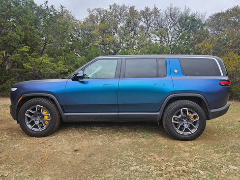 Used 2023 Rivian R1S Adventure image 6