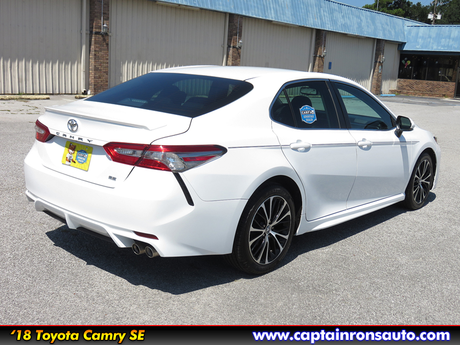 Used 2018 Toyota Camry SE Sport Sedan 4D FWD image 3