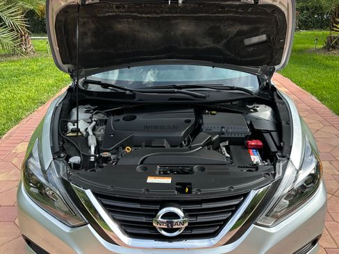 Used 2016 Nissan Altima SV FWD image 12