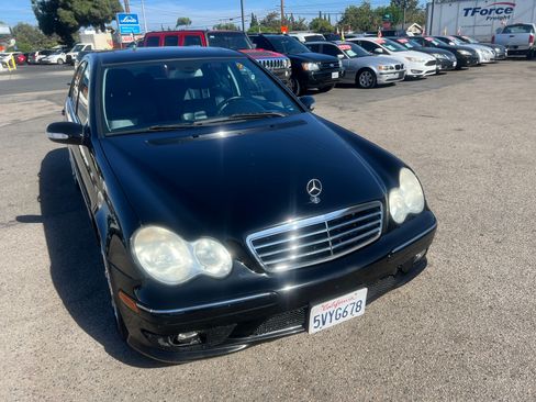 Used 2007 Mercedes-Benz C 230 Sedan image 2