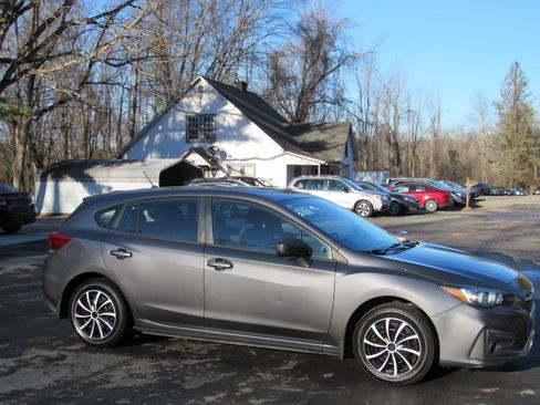 Used 2018 Subaru Impreza 2.0i Premium image 13