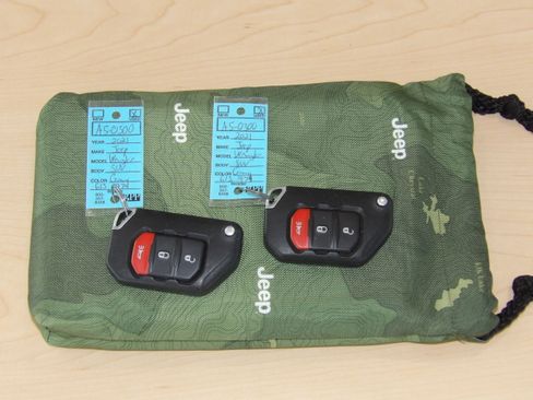 Used 2021 Jeep Wrangler 4WD Unlimited Sahara image 33