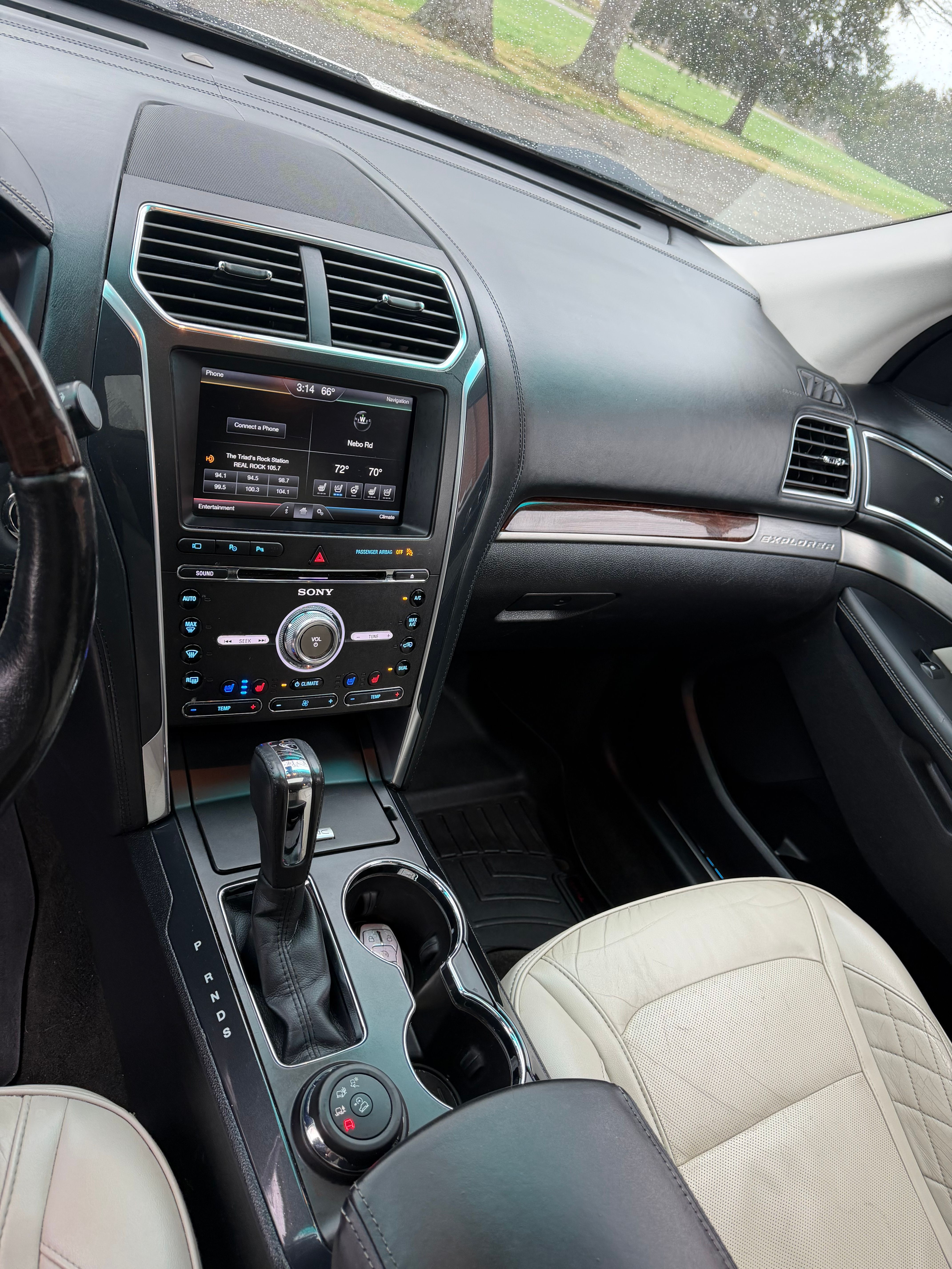 Used 2016 Ford Explorer Platinum AWD/4WD image 12