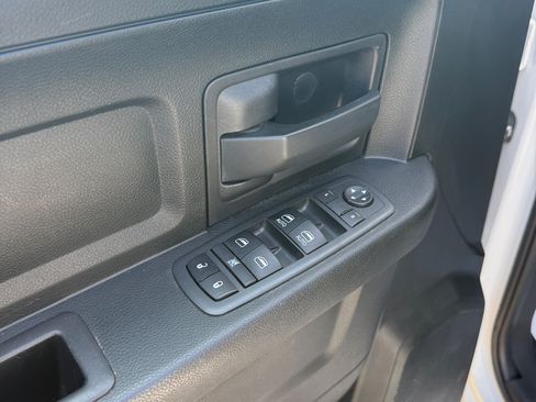 Used 2018 RAM 1500 4x4 Crew Cab ST image 7