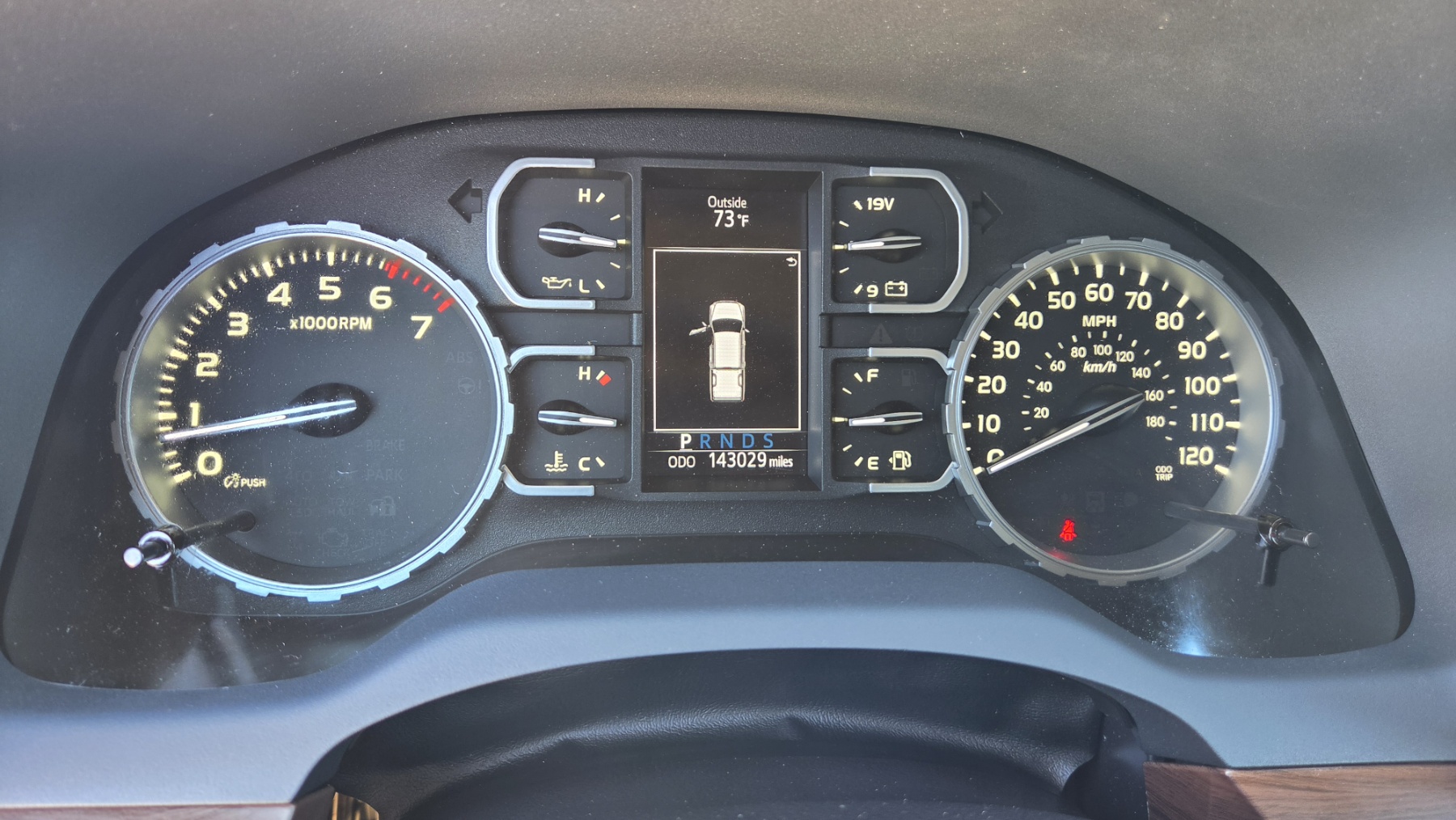 Used 2018 Toyota Tundra 4x4 CrewMax Limited image 10