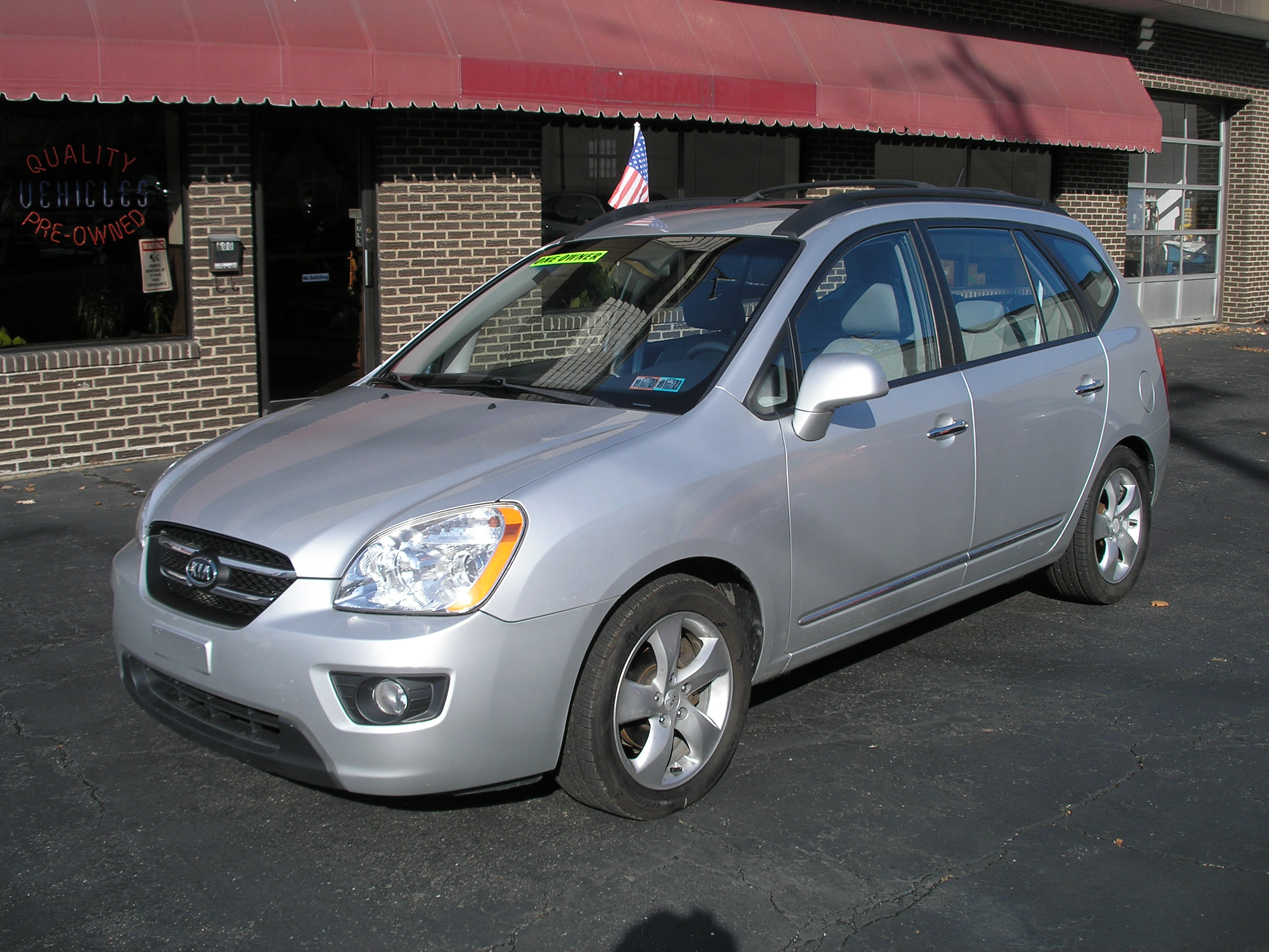 Used 2008 Kia Rondo EX FWD image 3