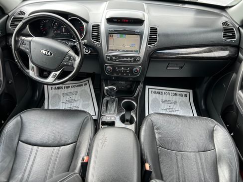 Used 2014 Kia Sorento LX image 3