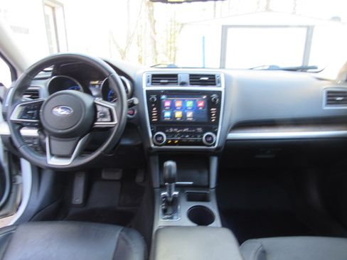 Used 2018 Subaru Outback 2.5i Limited AWD/4WD image 19