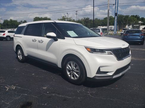 Used 2023 Kia Carnival LX image 10