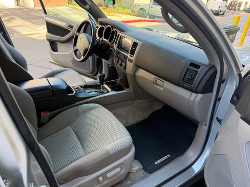 Used 2006 Toyota 4Runner 2WD SR5 V8 image 27