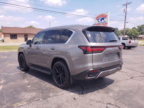 Used 2022 Lexus LX 600 4WD w/ Premium Package image 5