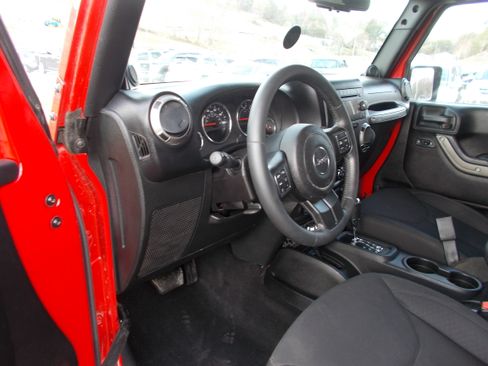 Used 2014 Jeep Wrangler Unlimited Sport image 6