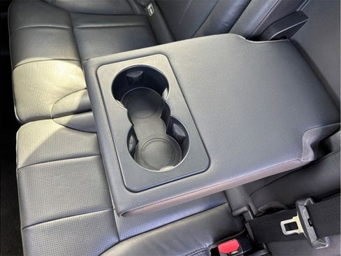 Used 2018 Land Rover Discovery SE image 37