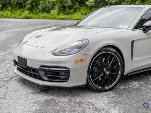 Used 2022 Porsche Panamera 4 Platinum Edition AWD/4WD image 3