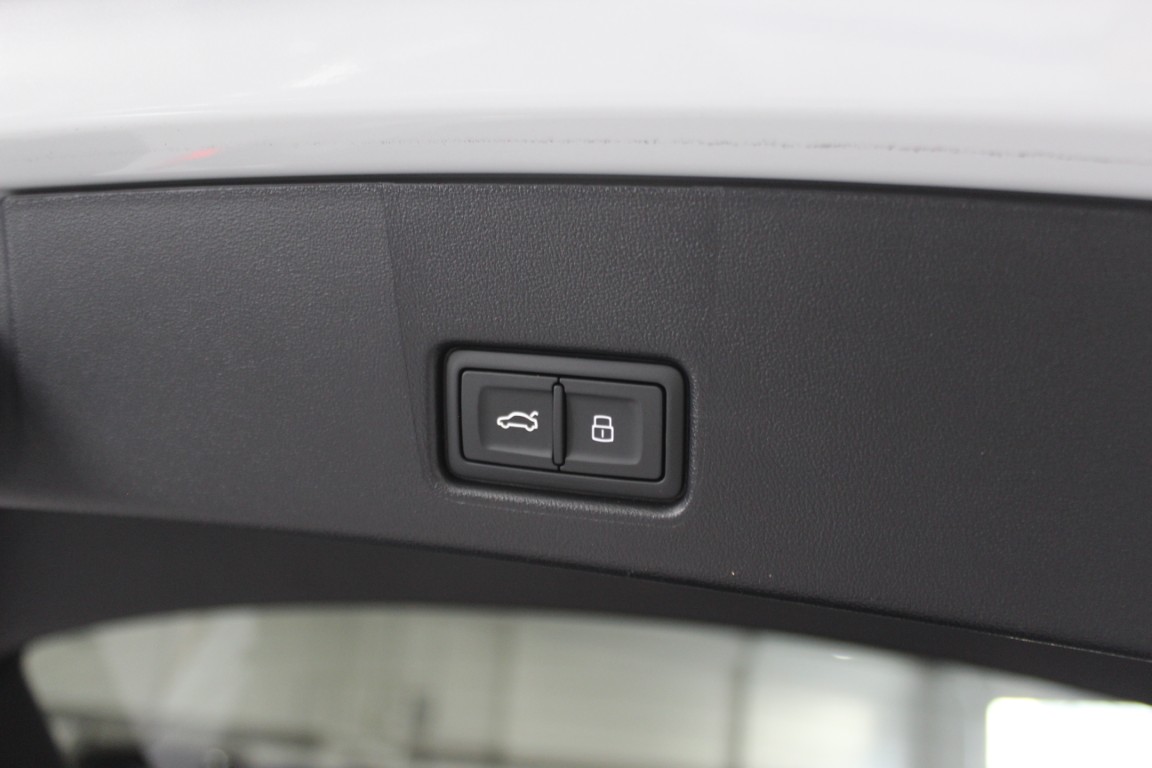 Used 2024 Audi Q4 e-tron quattro Prestige Sportback AWD/4WD image 37