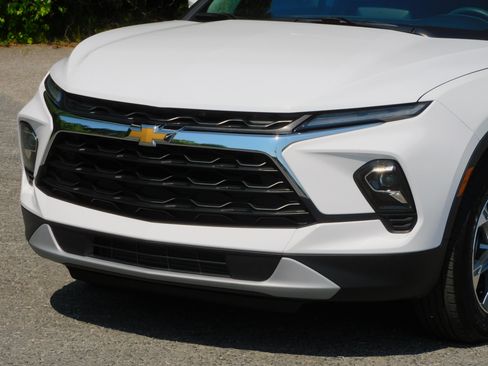 Used 2025 Chevrolet Blazer FWD LT w/ 2LT image 10