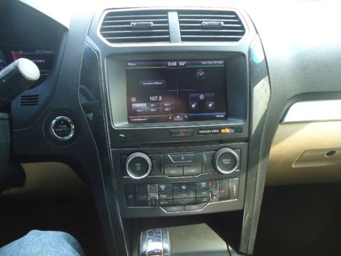 Used 2016 Ford Explorer 4WD XLT image 9