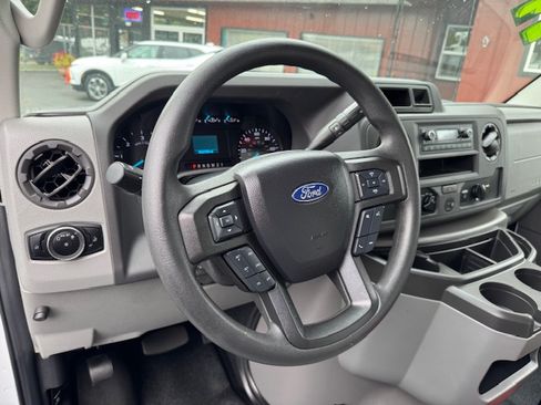 Used 2024 Ford E-350 and Econoline 350 image 12