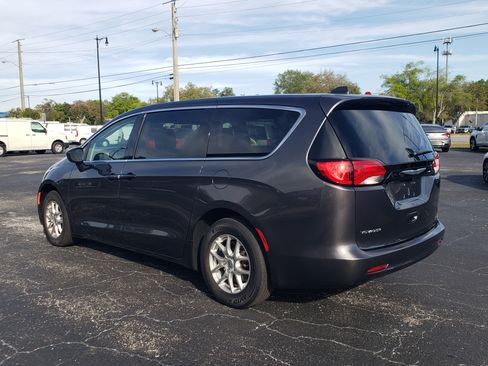 Used 2023 Chrysler Voyager LX image 3