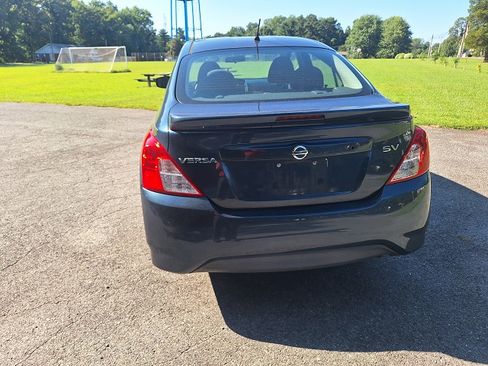 Used 2016 Nissan Versa SV image 3