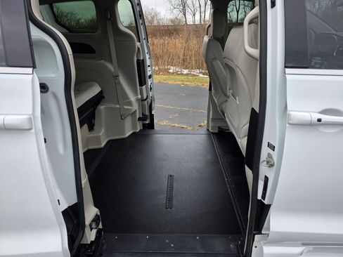 Used 2021 Chrysler Voyager LXi image 20