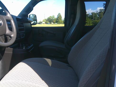 Used 2020 Chevrolet Express 3500 LT image 17