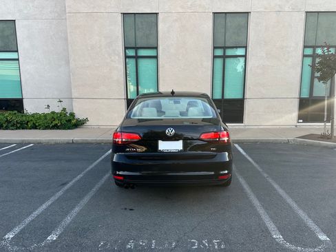 Used 2017 Volkswagen Jetta SEL w/ Cold Weather Package FWD image 7