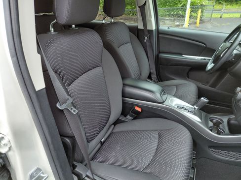 Used 2015 Dodge Journey SXT image 18