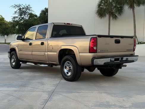 Used 2004 Chevrolet Silverado 2500 LS RWD image 3