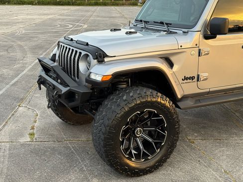 Used 2021 Jeep Gladiator Sport AWD/4WD image 23