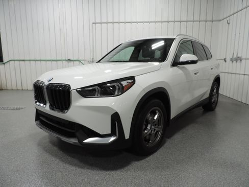 Used 2023 BMW X1 xDrive28i image 1