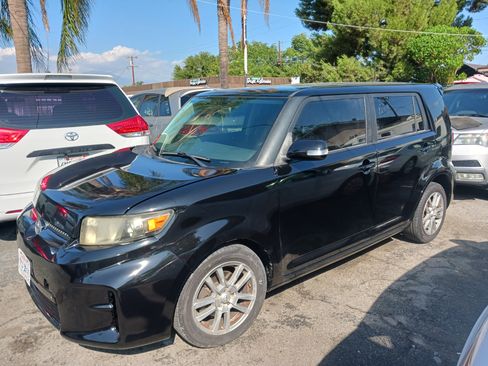 Used 2014 Scion xB image 1
