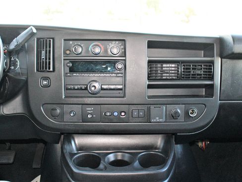 Used 2019 Chevrolet Express 3500 LT image 31