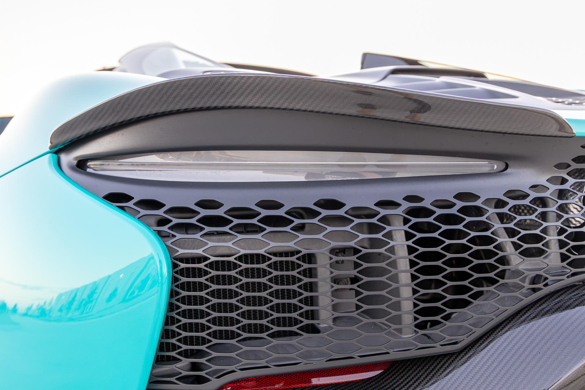 Used 2025 McLaren Artura Spider RWD image 39
