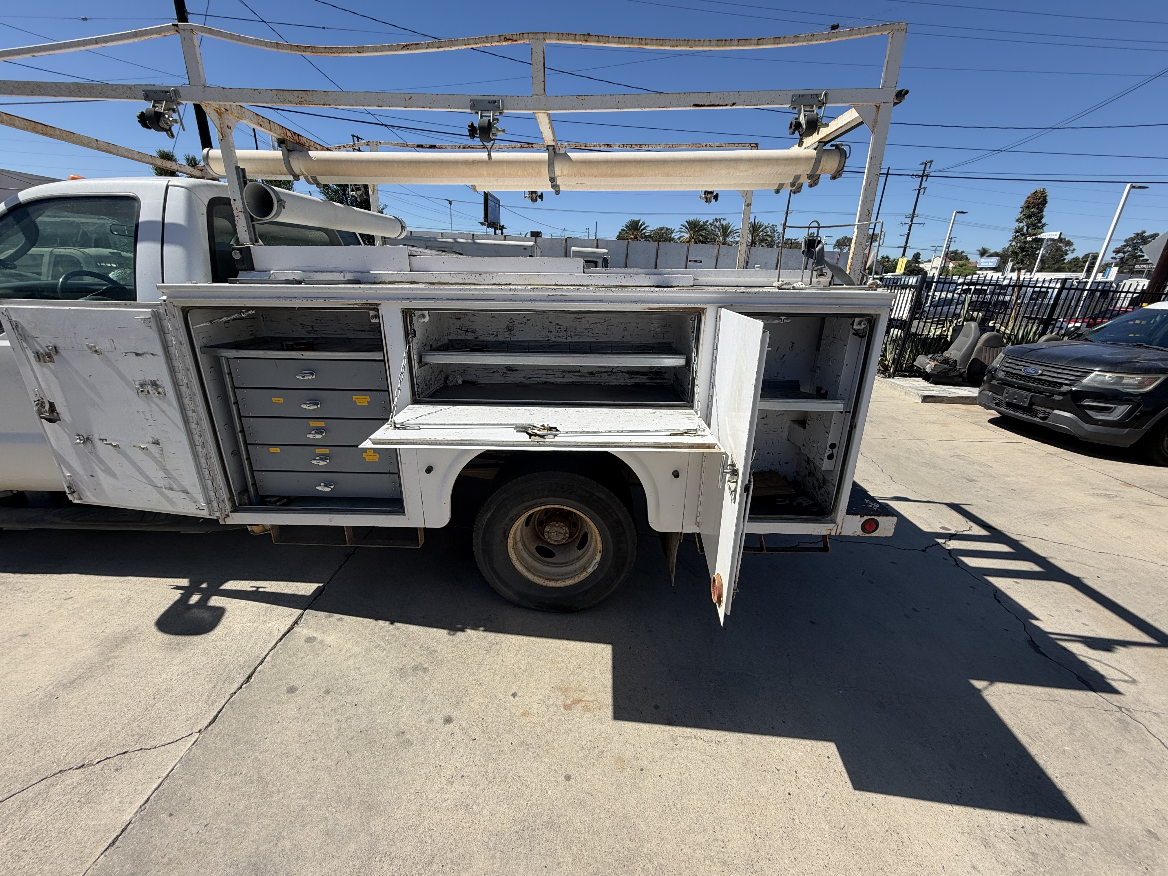 Used 2004 Ford F350 2WD Regular Cab DRW Super Duty image 5