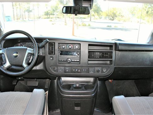 Used 2019 Chevrolet Express 3500 LT image 26