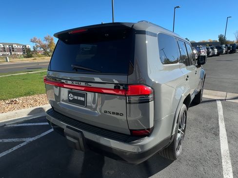Used 2025 Lexus GX 550 image 8