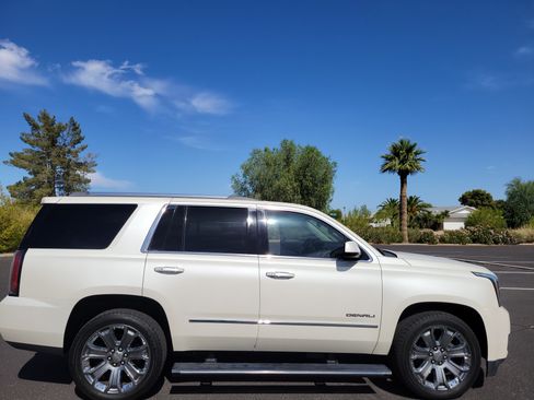 Used 2015 GMC Yukon Denali image 2