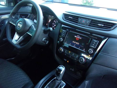 Used 2018 Nissan Rogue S image 20