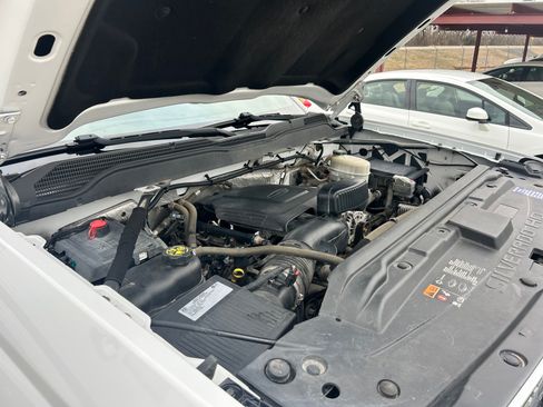 Used 2017 Chevrolet Silverado 2500 image 32