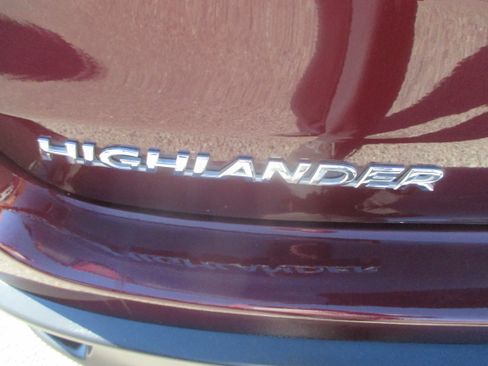 Used 2019 Toyota Highlander XLE image 13