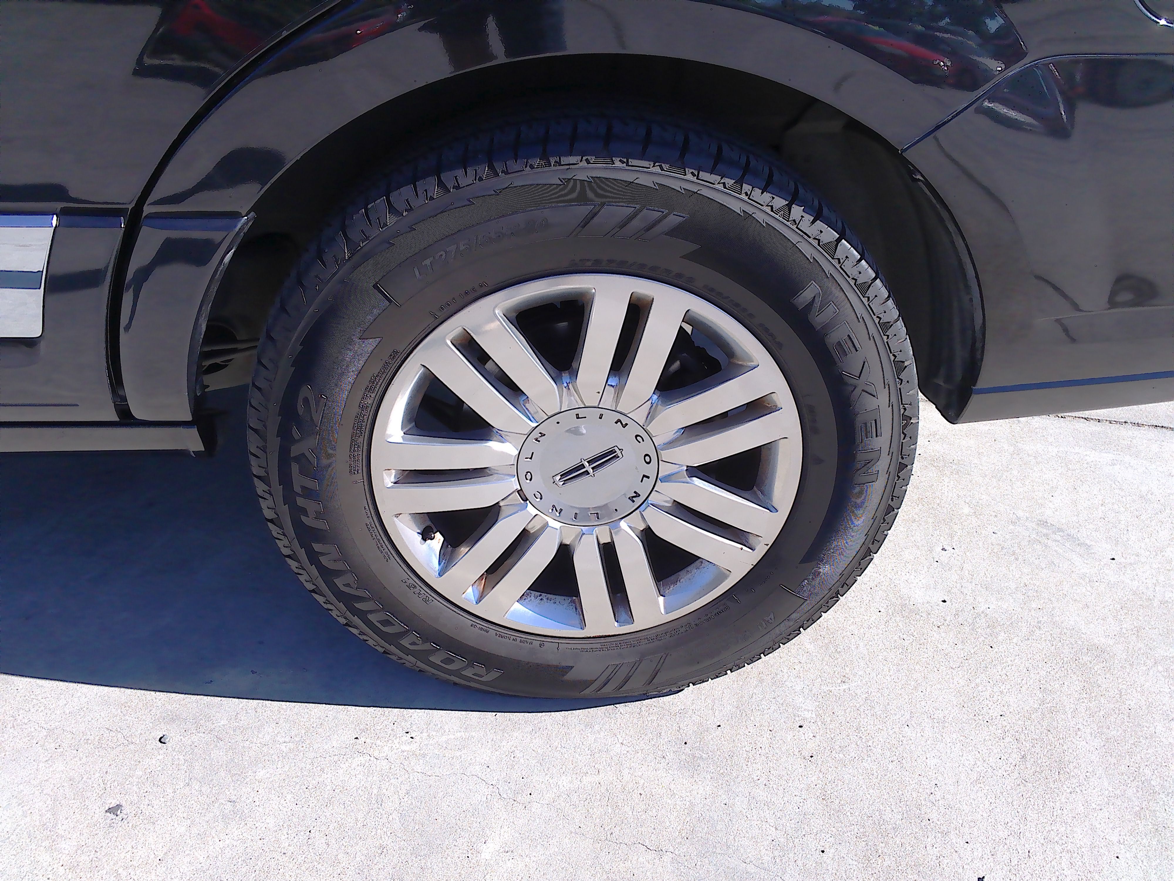 Used 2012 Lincoln Navigator 4WD image 41