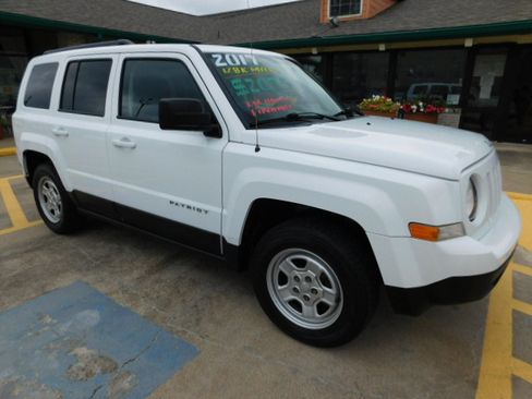 Used 2017 Jeep Patriot Sport image 2